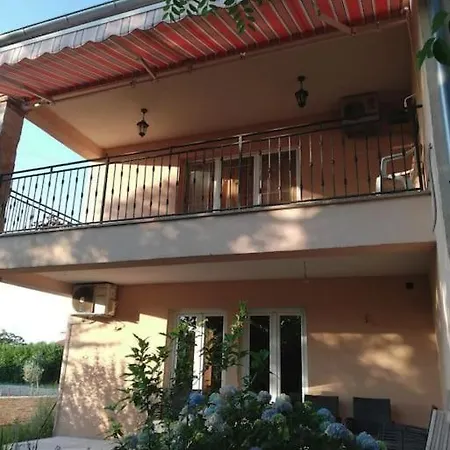 Zidanac شقة